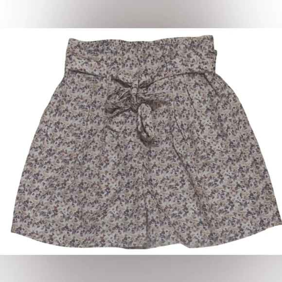 NWOT Zara Black Top with Floral High Waist Shorts - Picture 3 of 7